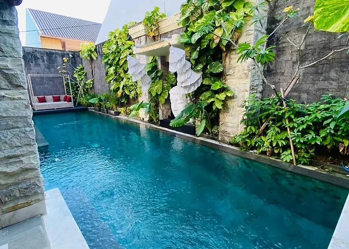 Puri Ratu Pensión 3*