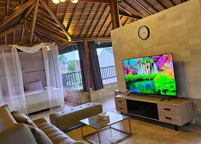 Puri Ratu Pensión 3*